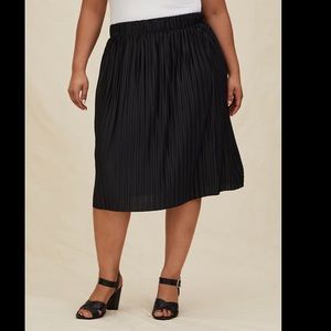 Black Accordion Pleated Midi Skirt